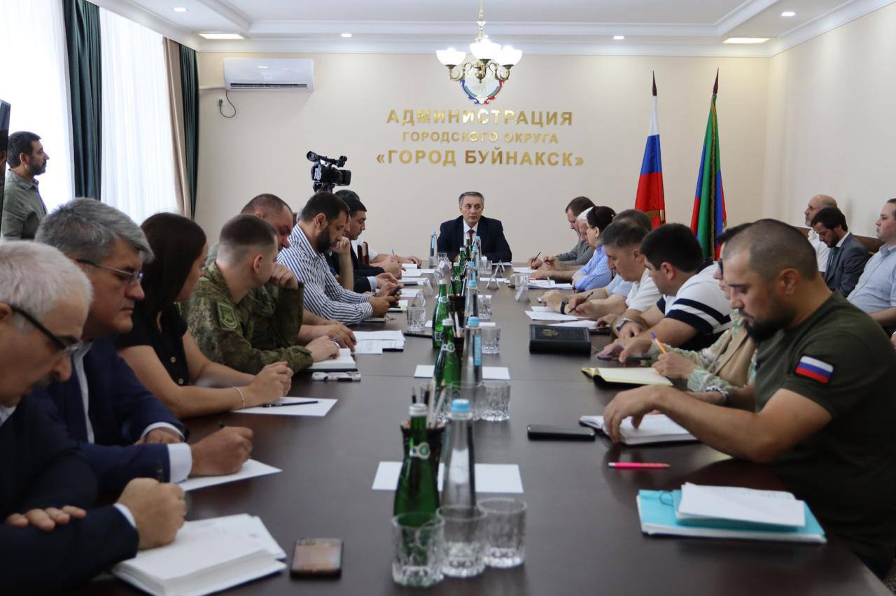 В Буйнакске обсудили меры поддержки для участников СВО